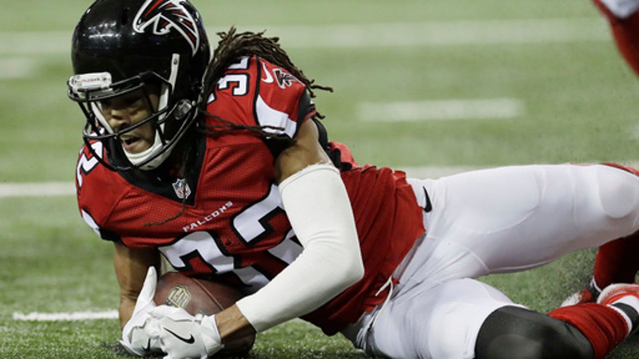 Young Falcons defense shuts out Packers in first half